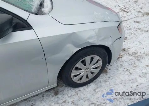 2013 Volkswagen Jetta 2.0L S z USA, uszkodzony, nr VIN 3VW2K7AJ9DM271903